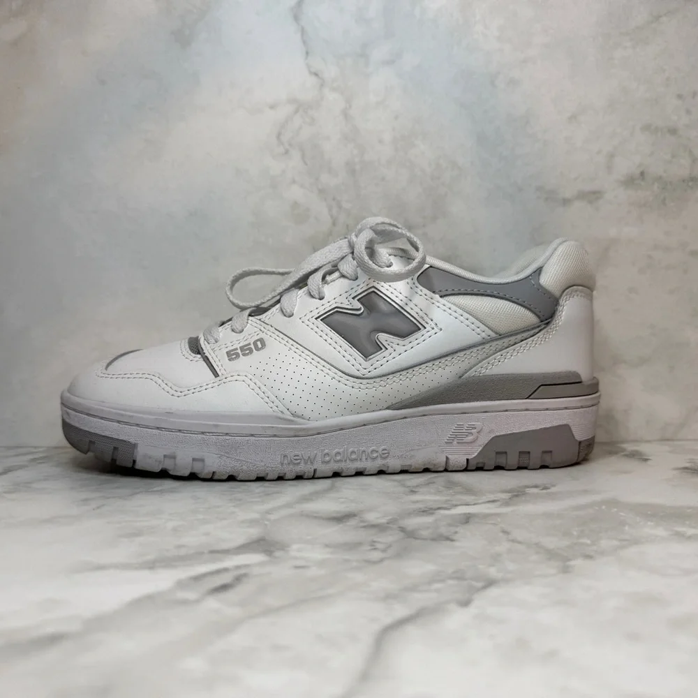 New Balance | 550 Sneakers | White & Grey Leather | Size M7 W8.5